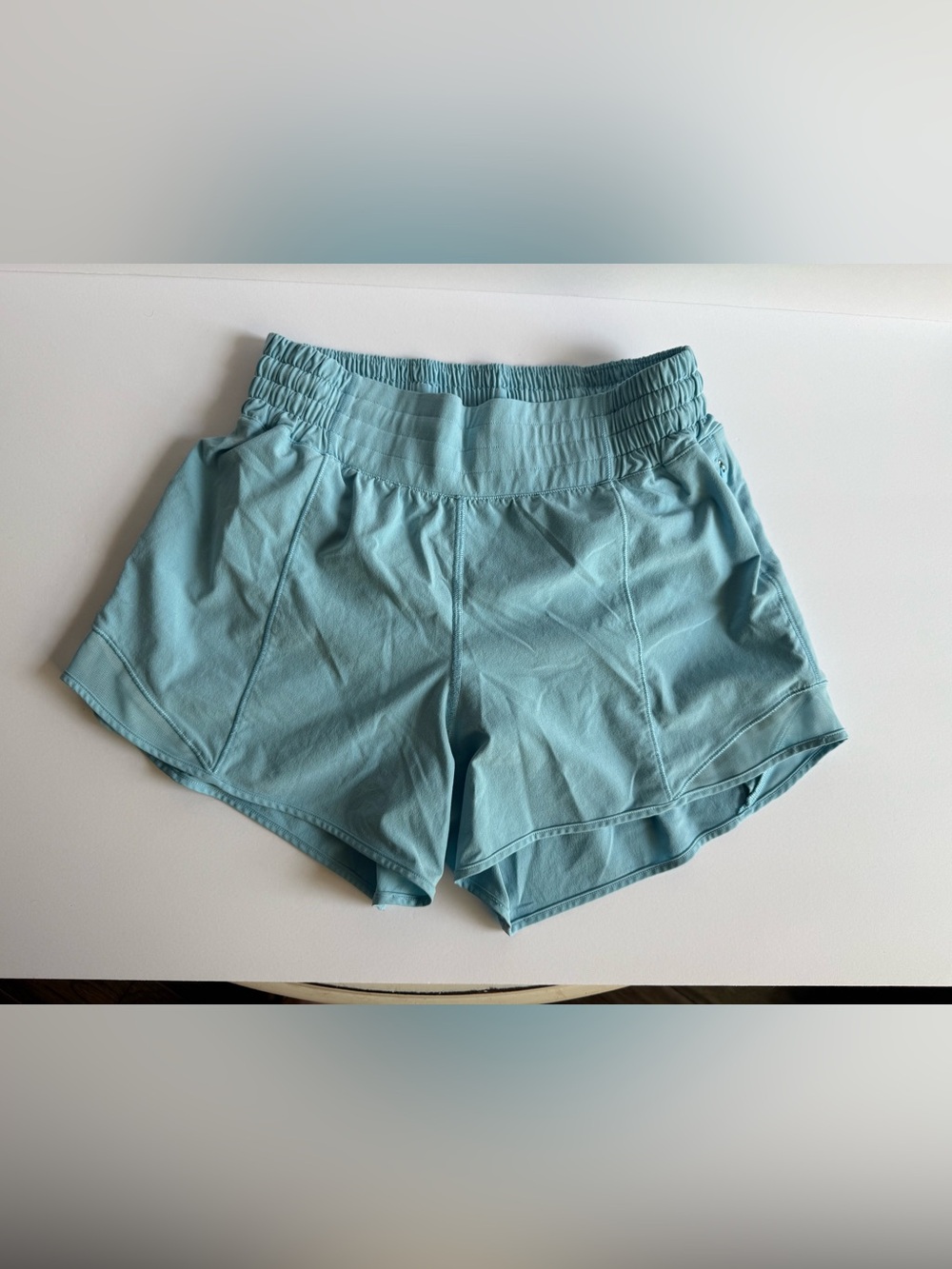 lululemon athletica hotty hot shorts - Picture 2 of 6